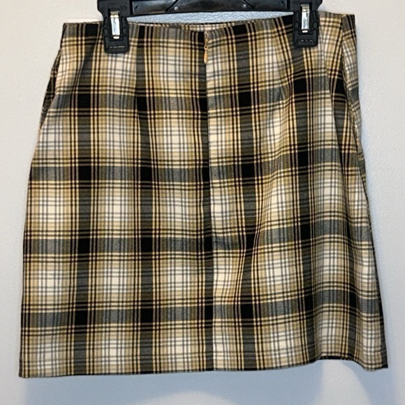 “NWT" Urban Outfitters Yellow/Black Plaid Mini Skirt- Women's Size Small - Picture 2 of 10